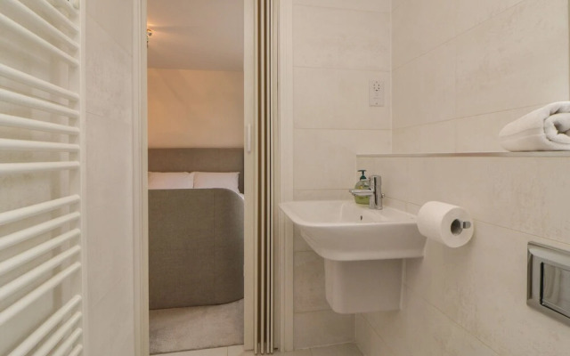 2 White Rock Court