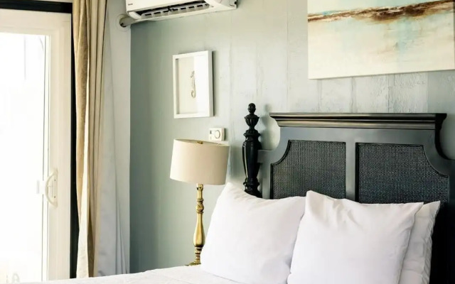 Seaside Laguna Inn & Suites