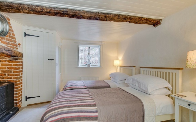 Characteristic Holiday Home With Courtyard in Authentic Little Street in Deal — фото 2