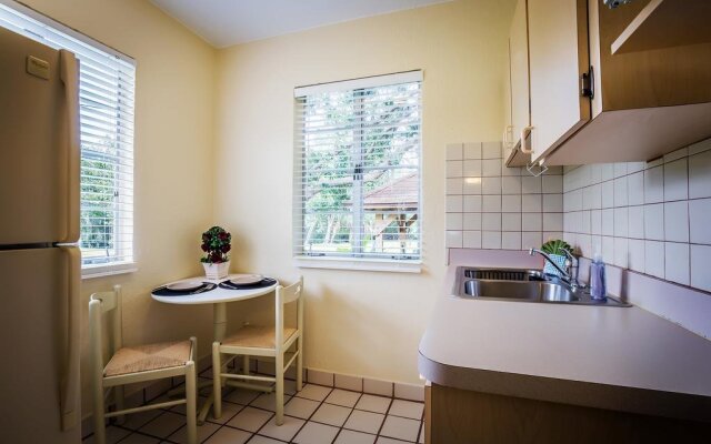 Mar Bay Motel &Suites