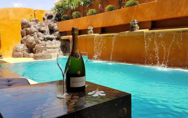 WOWLAND Luxury Pool Villa Pattaya Walking Street