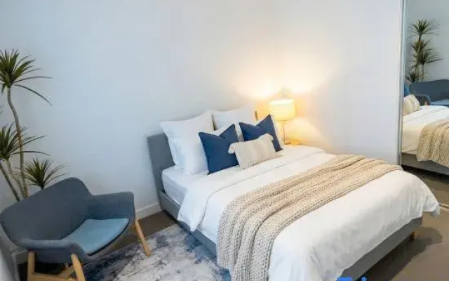 Skyline Bayview Suite