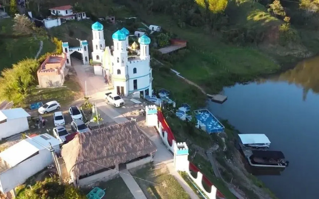 Hotel y Termales Castillo del Lago