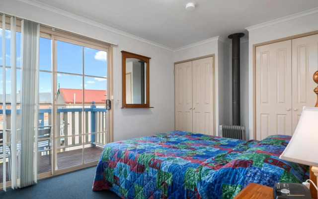 Amos House Motel