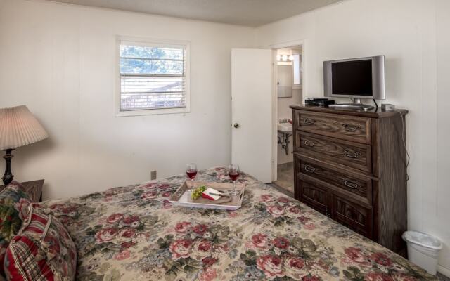 101 Sierra Mountain Cabin - Three Bedroom Cabin