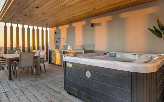 Sanders Olive - Chic 3-bdr Apt With Shared Pool