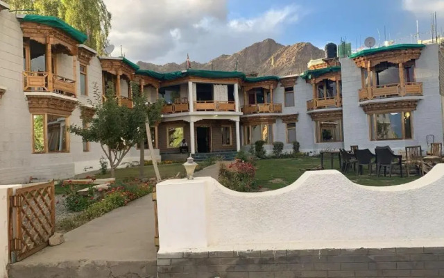 Hotel Mandal Chan