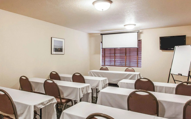 Comfort Inn & Suites Tualatin - Lake Oswego South