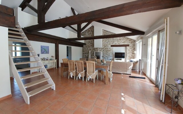 Spacious Villa With Private Swimming Pool in Marseillette