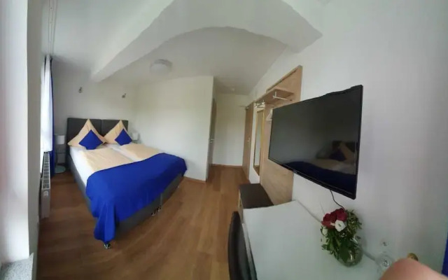 Stadthotel am Adenauerplatz