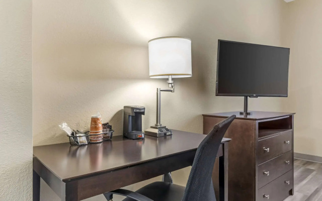 Quality Inn & Suites Wichita Falls I-44