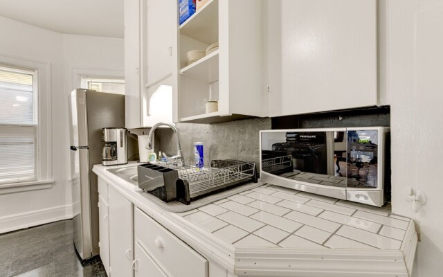 Charming Buffalo Apartment: 2 Mi to Downtown