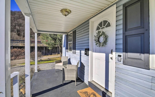 Pet-friendly Charleston Home w/ Fenced Yard!