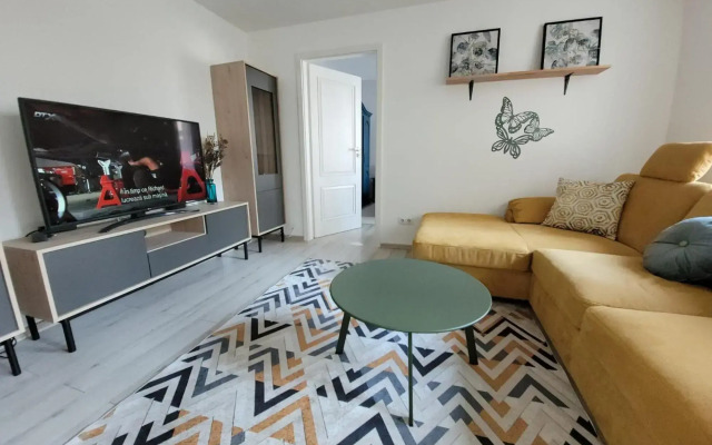 Lovely Apartment Near City Center (w/ Parking)