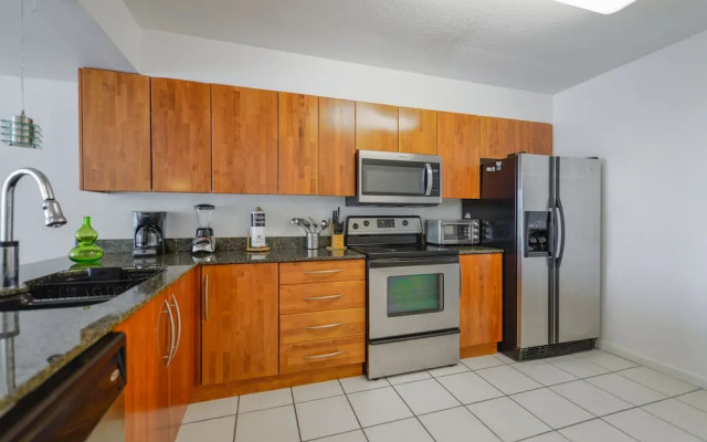 Stunning Condo on 31st Floor