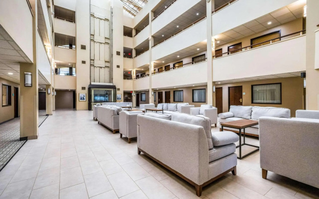 Quality Suites Lansing