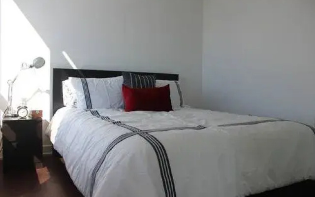 EG Suites - Modern Queen West Condo