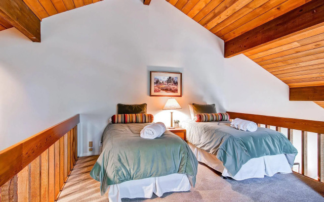 Ridgepoint Townhomes by East West Hospitality