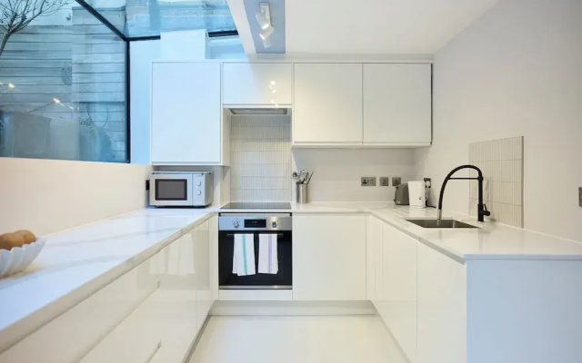 Ladbroke Grove Courtyard Apartment