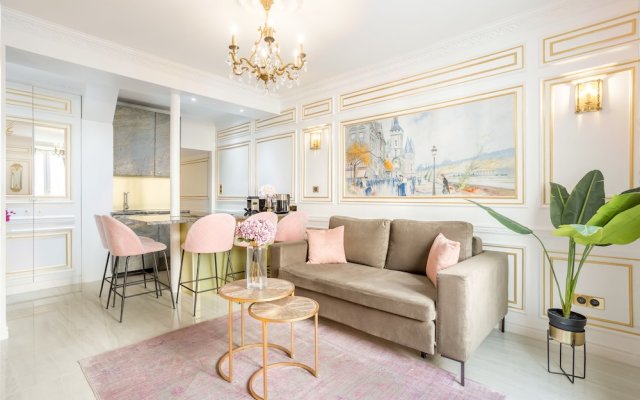 Luxury 2 Bedroom Apartment  Eiffel Tower