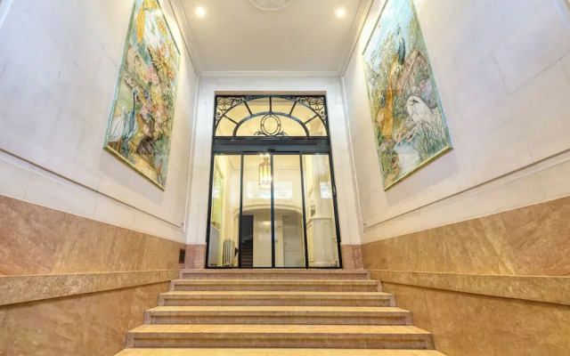 Luxurious 3-Bedroom 280sqm center