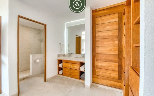 Luxury 4 BR Condo - Amazing Bay View - Pool