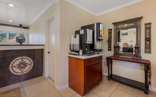 Clarion Collection Carmel Oaks Inn