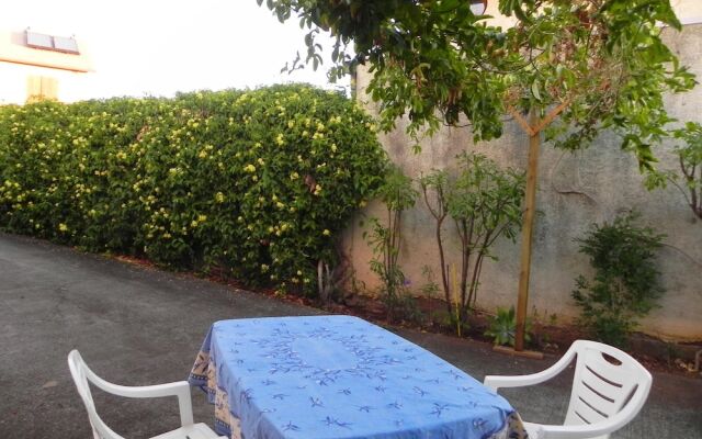 Studio In Piton Saint Leu With Wifi 10 Km From The Beach