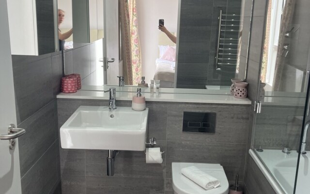 Immaculate 2-bed Apartment in London