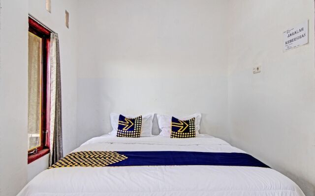 SPOT ON 92914 Meranti HomestayNearJembatan Siak