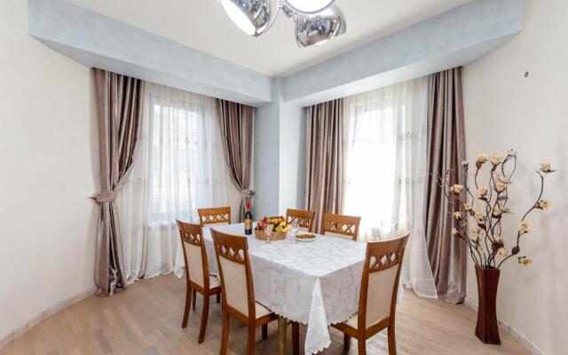 Luxury 4 Bedroom Apartment