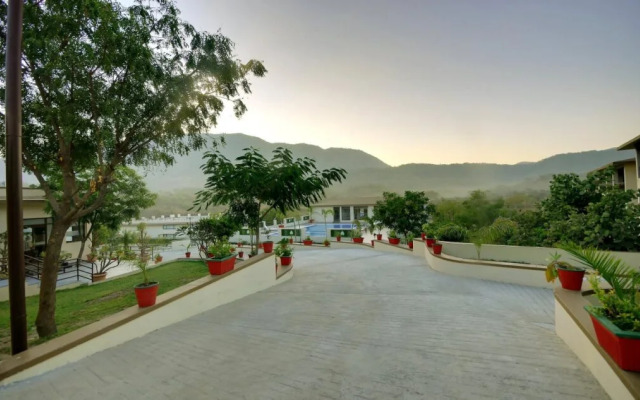 Le Madhulika Maharana Resort & Spa