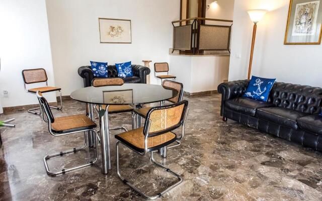 N235 - Numana, ampio appartamento con terrazzo vista mare