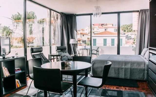 Arts In Apartments Pina