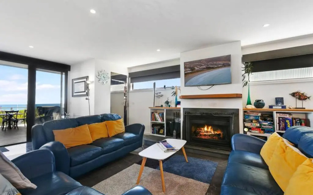 The Gallery Bass Dreaming Absolute Ocean Views Wifi – Guest Rooms – Skenes Creek