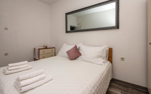 Beautiful Apartment in Makarska With Jacuzzi, Wifi and 3 Bedrooms