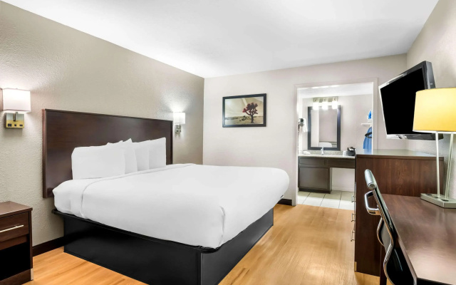 Rodeway Inn Waco Downtown near University