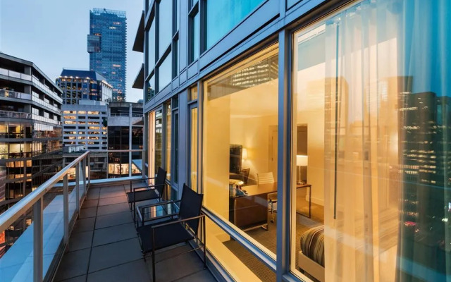 Coast Coal Harbour Vancouver Hotel by APA