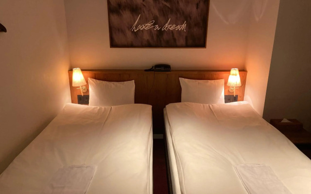 The Wall Hotel