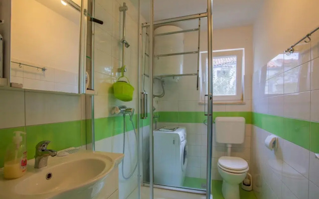 Nice Apartment in Cres With 2 Bedrooms and Wifi