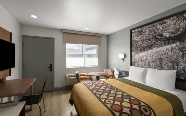 Super 8 by Wyndham Fort Bragg