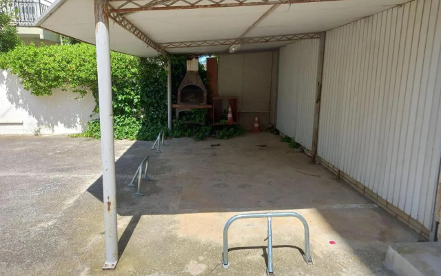 House with free parking, barbeque air conditioning