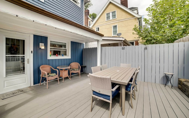 Walk to Walnut St: Pet-friendly Pittsburgh Home!