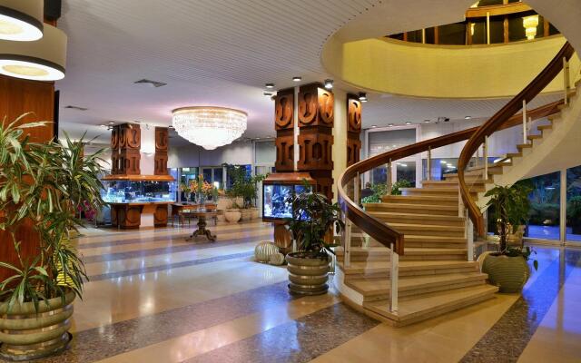 Carlton Hotel