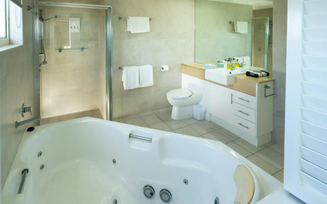 Waters Edge Apartment