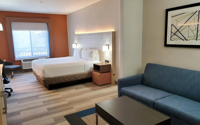 Holiday Inn Express & Suites Phoenix - Glendale Sports Dist by IHG