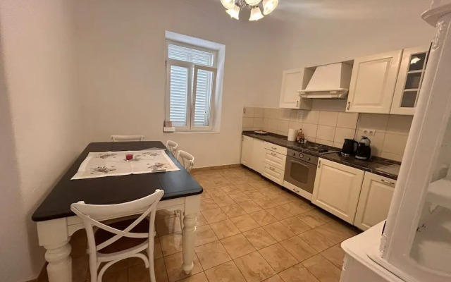 Garden Antique with Bubble Spa