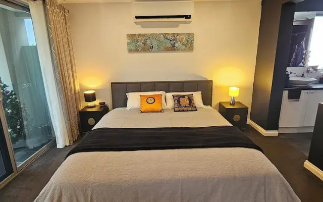 Architect 4BR w Pool River Walk
