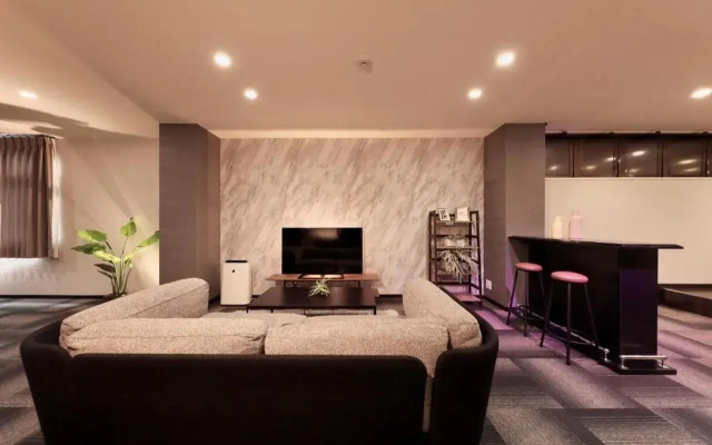 MINAMISENBA Crystal Hotel