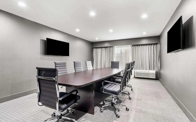 Hourglass Hotel, Ascend Hotel Collection